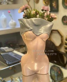 تصویر گلدان رومیزی مدل اندام انسان پلی استر 