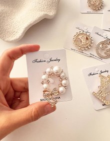 تصویر سنجاق سینه طلایی 