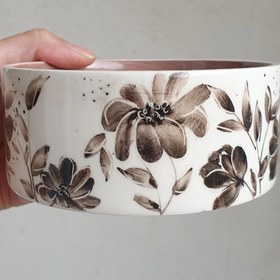 تصویر کاسه سرامیکی دستساز طرح گل قهوه ای Handmade ceramic bowl brown flower design