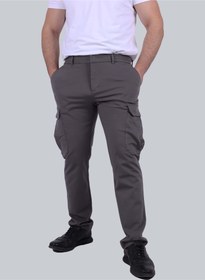 تصویر شلوار کتان کلاسیک مردانه با جیب‌های کار در رنگ قهوه‌ای برند selected Men's Classic Cargo Pocket Trousers in Brown