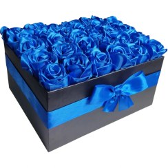 تصویر باکس گل روبانی مصنوعی رز آبی ۳۰ شاخه طرح مستطیل 