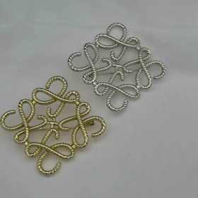 تصویر سنجاق سینه Loewe 