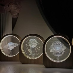 تصویر گوی کریستالی قاب چوبی هلالی | دکوری خاص با نور ملایم و طرح‌های متنوع 