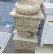 تصویر روشویی سنگی تک پایه مدل کونیک از سنگ مرمریت با قاب ایینه 
