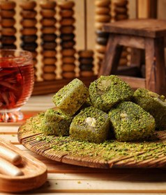 تصویر باسلوق پسته ای 