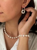 تصویر گوشواره نقره گرد با مروارید ا Round silver earrings with pearls Round silver earrings with pearls