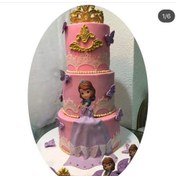 تصویر کیک تولد سه طبقه طرح دخترانه تاجد رنگ هاو طرحهای متفاوت تر ه 