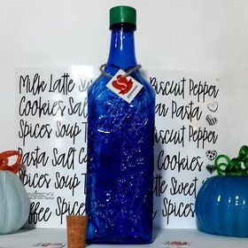 تصویر بطری آبی خورشیدی3لیتر با درب چوب پنبه طرح هخامنشی دست ساز تولید شده با بلور آبی کبالتی 