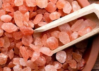 تصویر نمک نارنجی ممتاز اصل (یک کیلویی)با تضمین اصالت و آنالیز آزمایشگاه با خلوص ۰/۰99/6 Premium orange salt (one kilo) with guaranteed authenticity and laboratory analysis with a purity of 0.099.6 with a choice of sizes