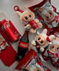 تصویر عروسک لبوبو سری کوکاکولا غیر اصل Labubu Coca Cola series