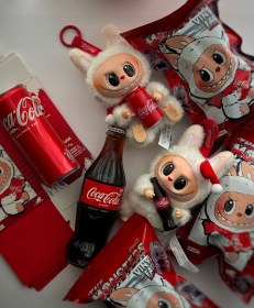تصویر عروسک لبوبو سری کوکاکولا غیر اصل Labubu Coca Cola series