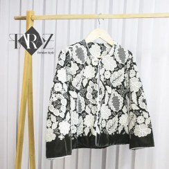 تصویر کراپ کت مخمل قلاب‌بافی مدل سپیدار Sepidar – Women’s Cropped Velvet Crochet Jacket