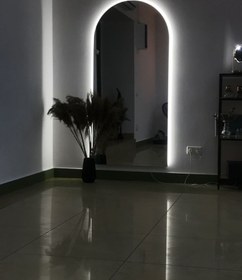 تصویر آینه قدی Wooden tall mirror