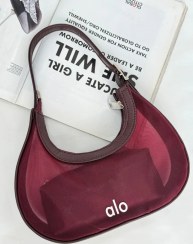 تصویر کیف دستی و دوشی زنانه Alo مدل Mesh Mini | سبک، ترندی و روزمره - زرشکی 