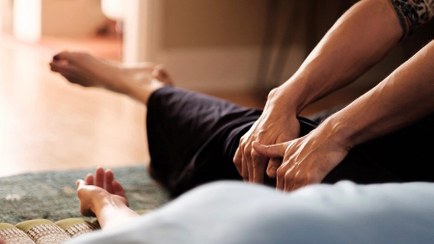 تصویر ماساژ تایلندی (کششی) - 60 دقیقه / سیار (در محل) / زمین Thahi traditional massage