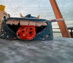 تصویر زیرسیگاری زبون دراز زیر سیگاری دست ساز زبون دراز