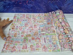 تصویر استیکر رولی ۵۸ در ۳۰ سانتی ضد آب طرح انیمه عروسکی کیوت اکلیلی 