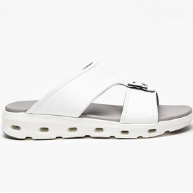 تصویر صندل مردانه با بافت و جزئیات قفل‌دار، مناسب برای استفاده راحت برند le confort Men's Textured Slip-On Arabic Sandals with Buckle Detail