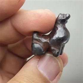 تصویر مجسمه سگ سنگی حدید معدنی 