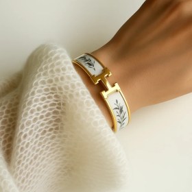 تصویر دستبند سفید طلایی طرح دار هرمس کد BA00010 