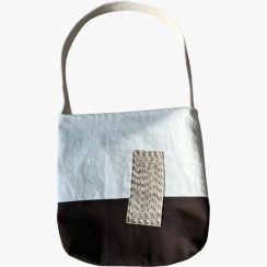 تصویر کیف پارچه‌ای تکه‌دوزی مینیمال 
