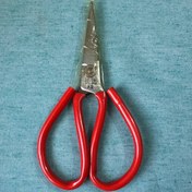 تصویر قیچی دسته قرمز مناسب گلدوزی و مخمل کاری 