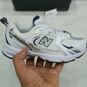 تصویر کتونی بچه گانه نیوبالانس ۵۳۰ سورمه ای سفید New Balance 530 