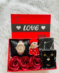 تصویر باکس گل طبیعی ربانی و پول با دیزاین عروس 