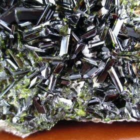 تصویر سنگ راف اپیدوت بزرگ کد 2687 