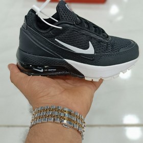 تصویر کتونی بچه گانه نایک ایرمکس ۲۷۰ مشکی سفید Nike Air Max 270 