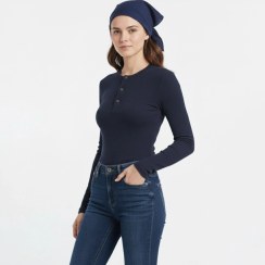 تصویر بلوز زنانه گپ دکمه‌دار بهبود | Behboud - رنگ: سرمه ای - سایز : M بلوز زنانه گپ، بلوز دکمه‌دار، بافت زنانه بهبود، بلوز ۳ دکمه، بلوز کشباف زنانه، Behboud، خرید بلوز لطیف