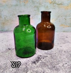 تصویر گلدان شیشه‌ای رنگی قهوه‌ای و سبز 