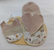 تصویر پیشبند و رو دوشی و دستمال قلبی نوزاد 