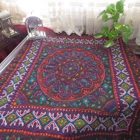 تصویر رومیزی پته قرمز رومیزی زرشکی بزرگ پته