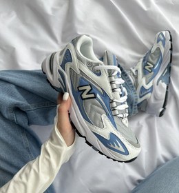 تصویر کفش رانینگ نیوبالانس ۷۲۵ سفید آبی New balance 725 