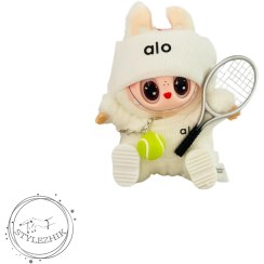 تصویر عروسک لبوبو با لباس ورزشی ALO و راکت تنیس 