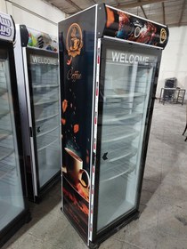 تصویر یخچال ویترینی ایستاده عرض 70 سانت طرح کافه coffe - مشکی 