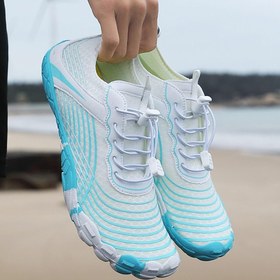 تصویر کفش شنا بند دار آبی 