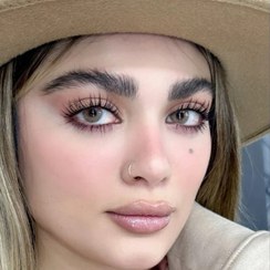 تصویر لنز طبی رنگی سالانه آیس کالر شاینی براون 