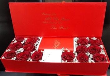 تصویر باکس گل رز طبیعی هدیه‌ای لوکس، عاشقانه و ماندگار 
