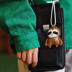 تصویر جاکلیدی و آویز چرمی تنبل 