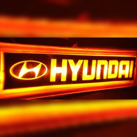 تصویر چراغ بغل 204 ، رنگ نارنجی آرم دار مدل هیوندای Hyundai ولتاژ کاری 24 ولت ضد آب مناسب نصب بر روی انواع کامیون و خاور طول 13 سانتیمتر 