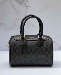 تصویر کیف زنانه صندوقی کوچ 