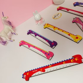 تصویر خط کش چوبی طرح تمساح 