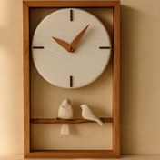 تصویر ساعت دیواری چوبی دست ساز مدل 158، ساعت دیواری تمام چوب با طراحی دست ساز، طراحی خلاقانه با طرح دو مرغ عشق 