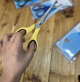 تصویر قیچی بزرگ و دم دستی 