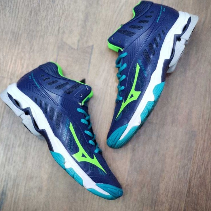 Mizuno wave 2024 lightning z4