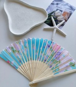 تصویر بادبزن گلدار چوبی 