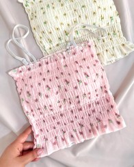 تصویر کراپ زنانه گلی رنگ صورتی و آبی 