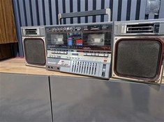 تصویر پرتابل حرفه ای رادیو ضبط شارپ شاهکار ژاپن 